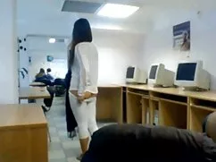 Una chica con forma  ...